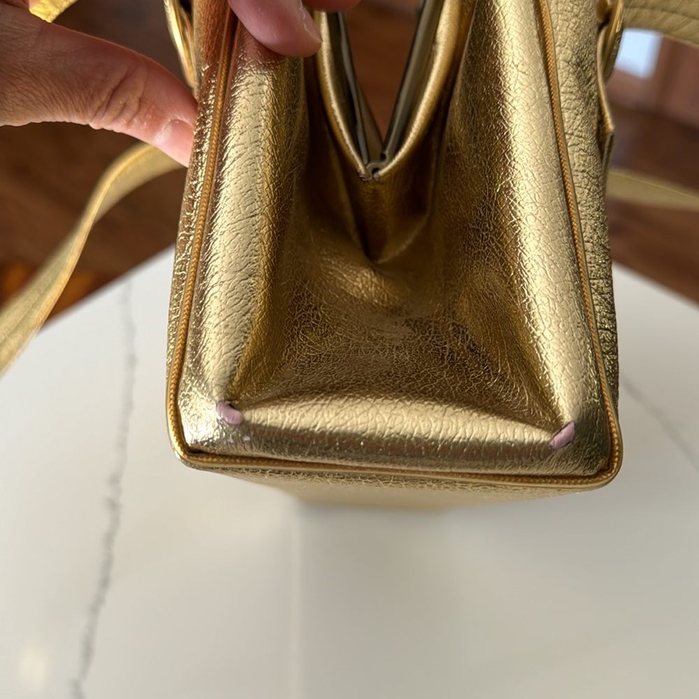 GOLD VINTAGE LOOK PURSE - Picture 6 of 9